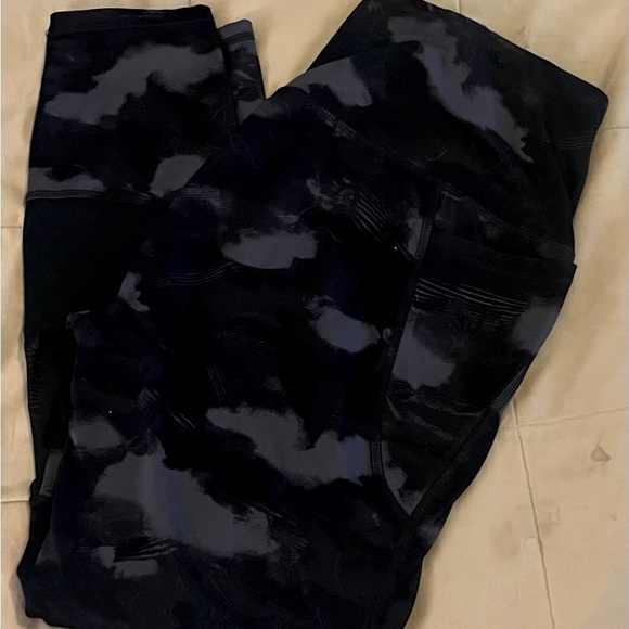 EUC! Women’s Bkack/Grey Camouflage Leggings Size XL - Picture 15 of 16